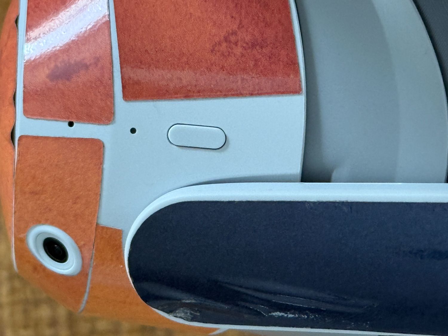 Headset power button and indicator light